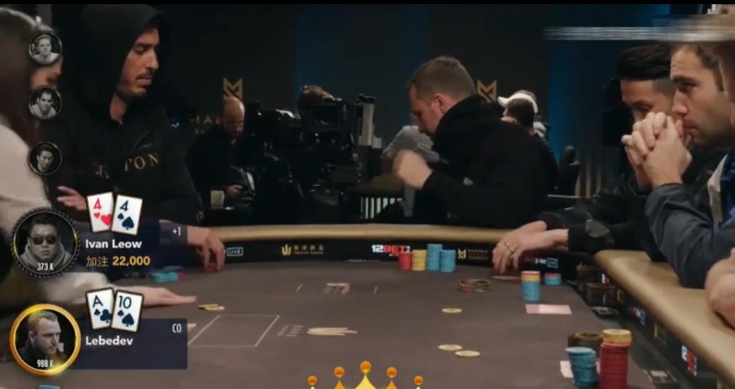 炸弹发出引爆了全场 猛男拿着kk落下了眼泪