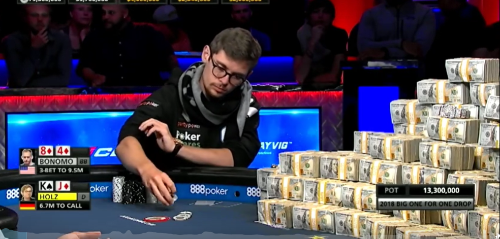 发牌大逆转 他再也绷不住扑克脸 忍不住笑了出来