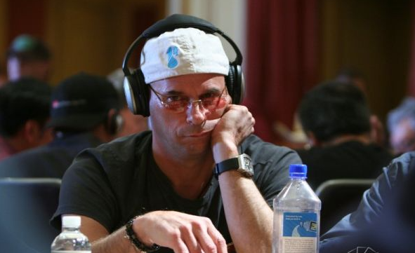 那个线上输过3500万多刀的男人因非法种大麻被波